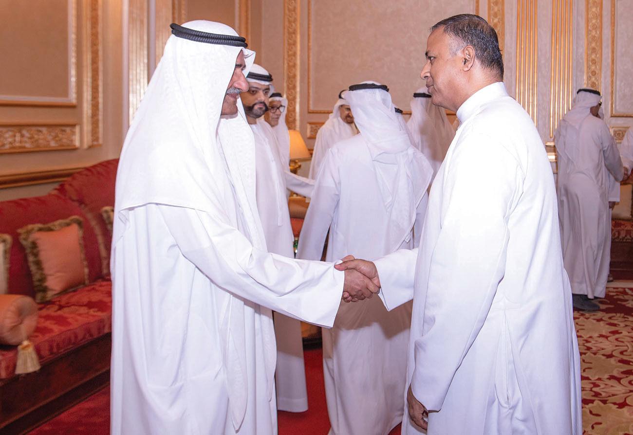 "حمد الشرقي خلال استقبال المهنئين بالشهر الكريم بحضور محمد بن حمد | وام"