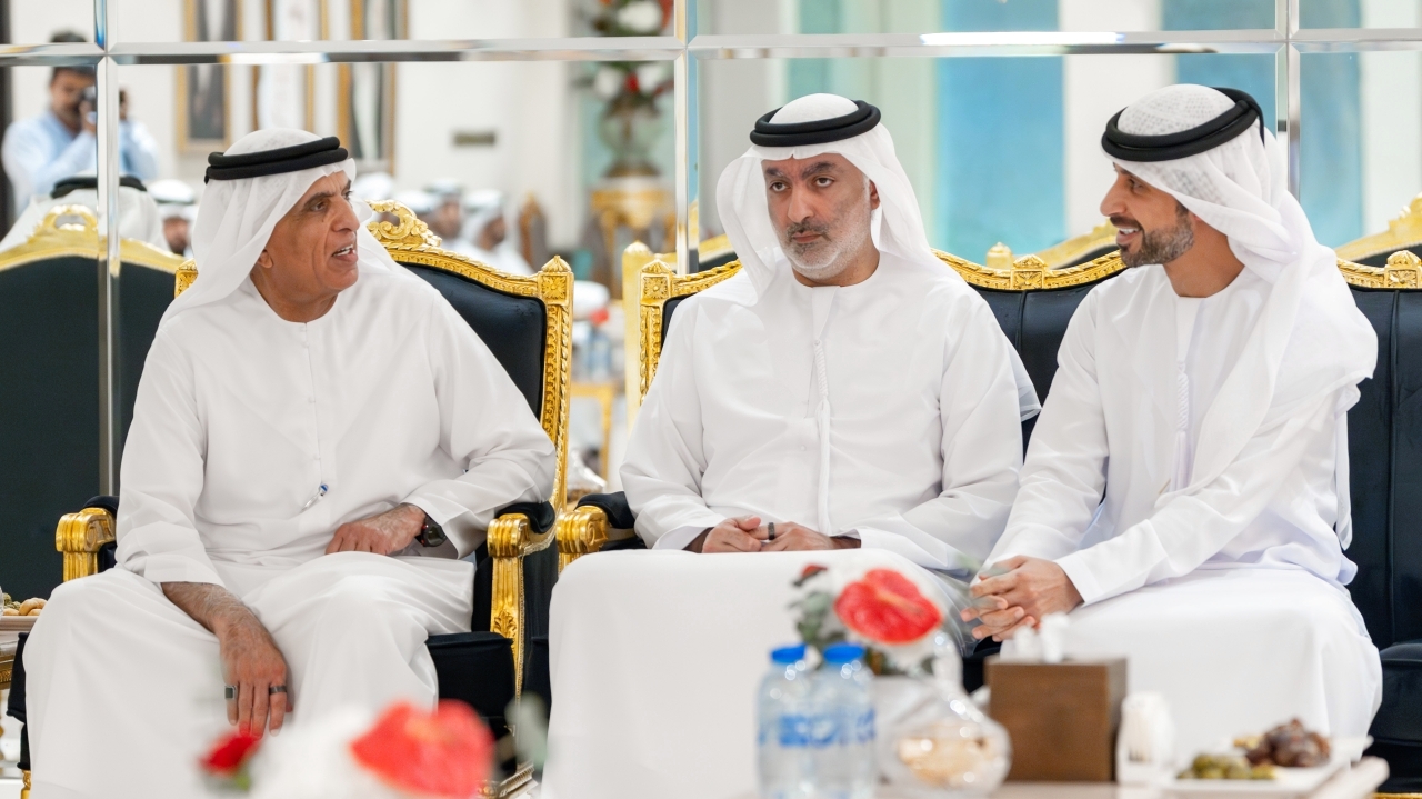 "سعود بن صقر خلال استقبال المهنئين بالشهر الفضيل | وام"