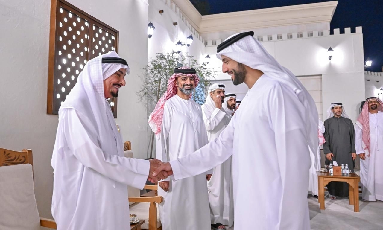 "حميد النعيمي وعمار بن حميد خلال استقبال سلطان النيادي | وام"