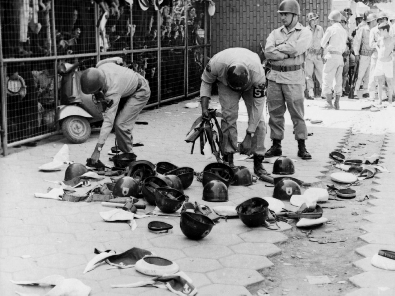 "1964 الجنرال أولمبيو موراو فيليو يقود انقلاباً في البرازيل، بدعم أمريكي، ويؤسس حكومة عسكرية."