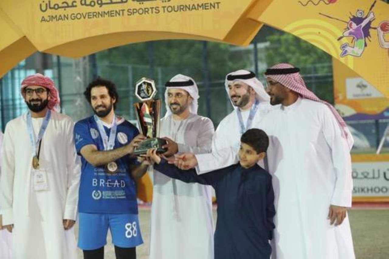 عبد العزيز النعيمي يتوج «هيئة النقل» بطلاً لكرة القدم في دورة عجمان الرياضية