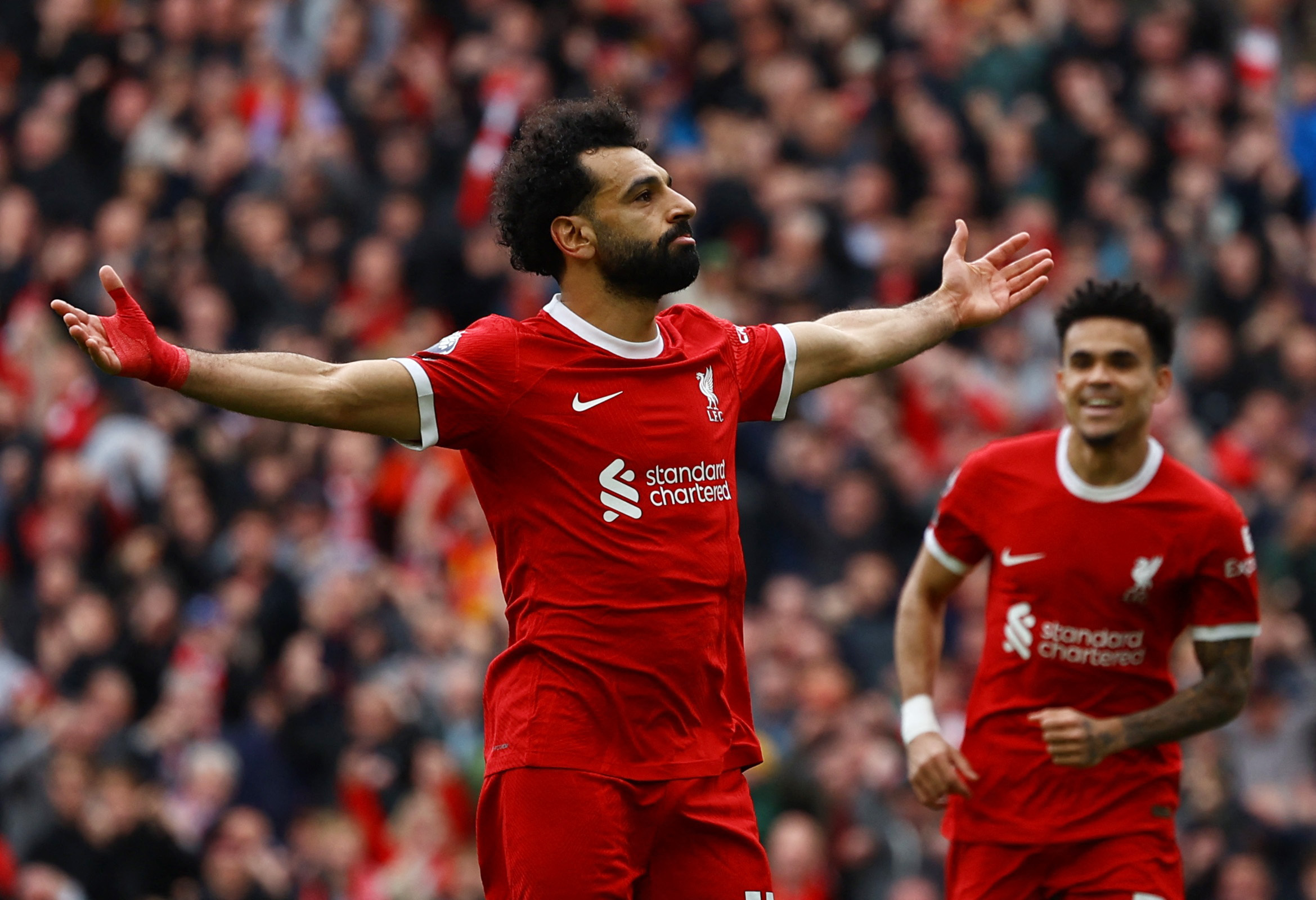 صلاح يصنع التاريخ في فوز ليفربول على برايتون