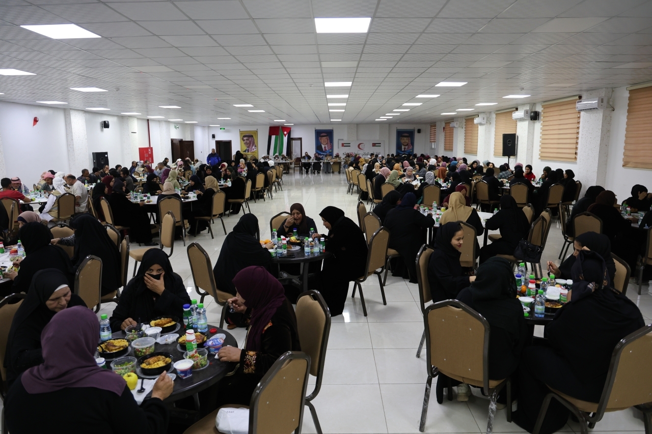 المخيم الإماراتي الأردني للاجئين السوريين يقيم إفطاراً لـ 200 أسرة في محافظة المفرق