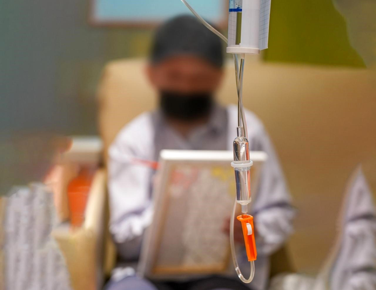 «أصدقاء مرضى السرطان» تحول الألم إلى أمل وتصنع قصصاً ملهمة