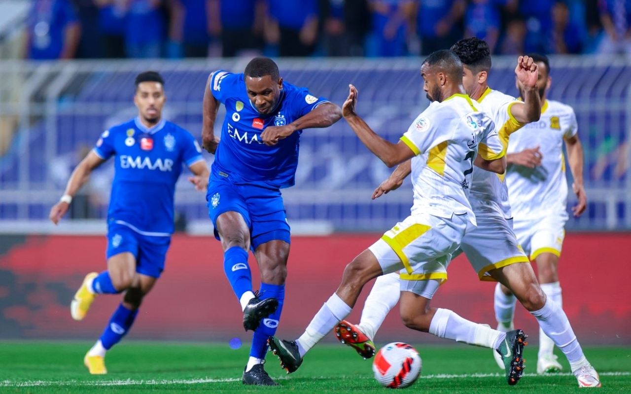 عيدية «السوبر السعودي» بين الهلال والاتحاد بأبوظبي الليلة