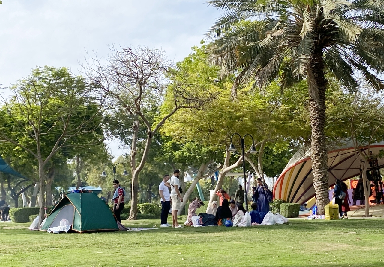 الحدائق والشواطئ والأماكن الترفيهية تشهد إقبالاً في أول أيام العيد