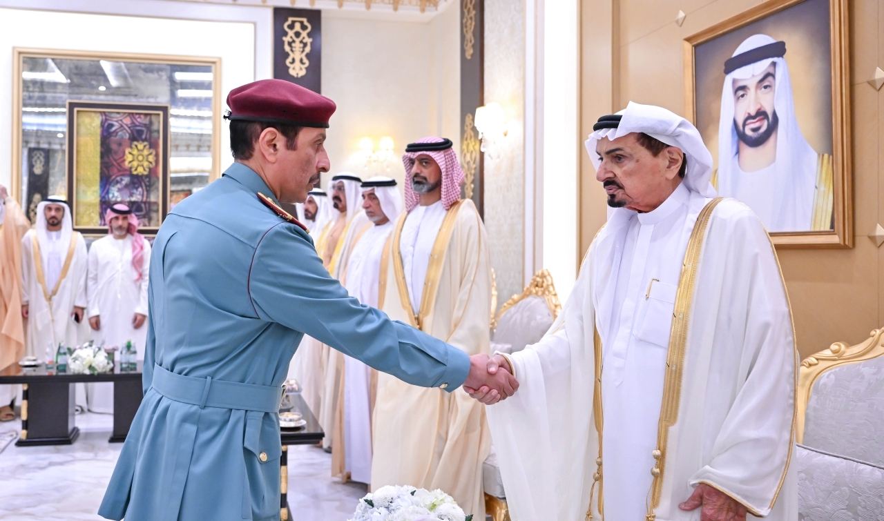 "حاكم عجمان وعمار النعيمي خلال تلقي تهاني العيد من سلطان النعيمي"