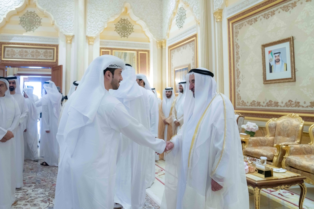 "حاكم الشارقة خلال استقبال المهنئين بالعيد بحضور سلطان بن أحمد | وام"