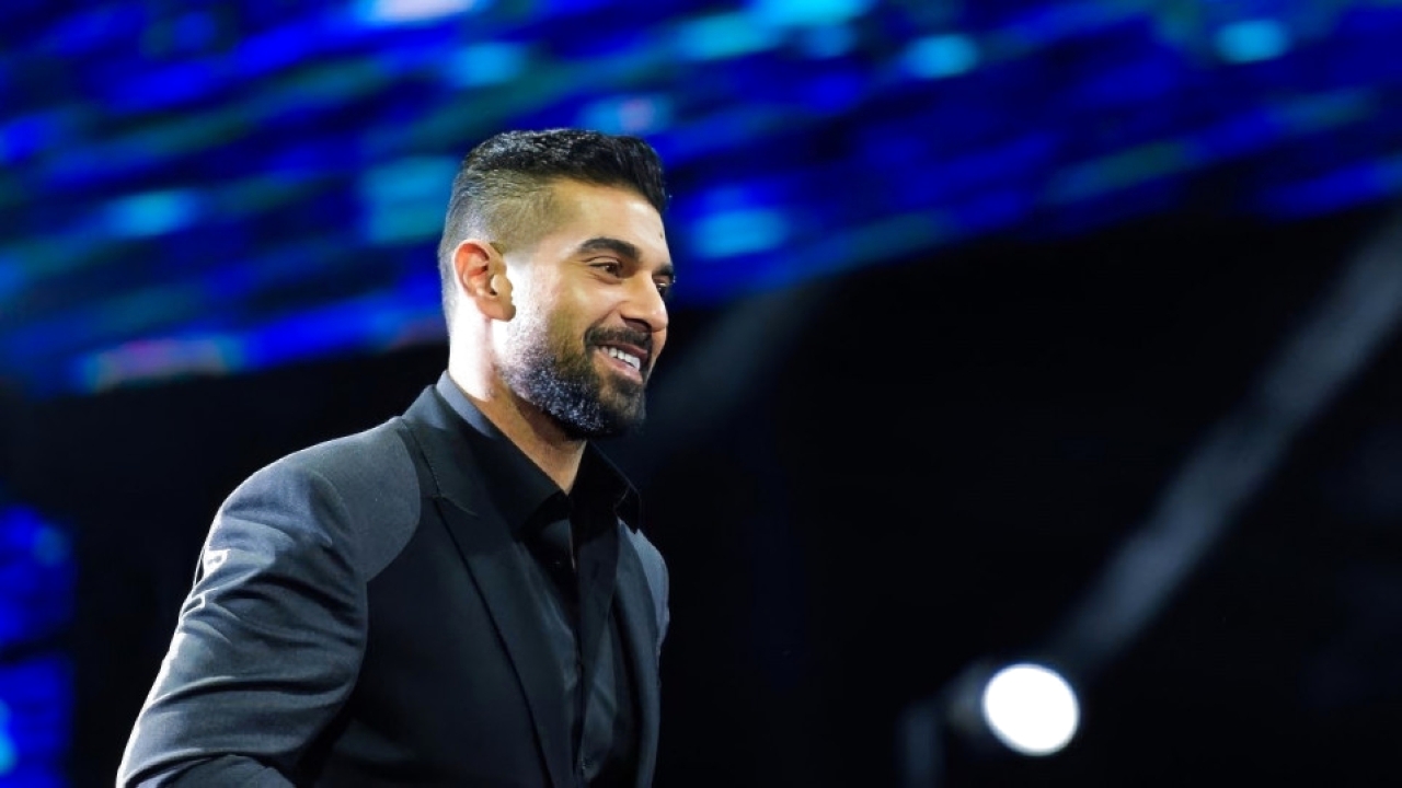 "آدم يقدم أشهر أغانيه في دبي اليوم"
