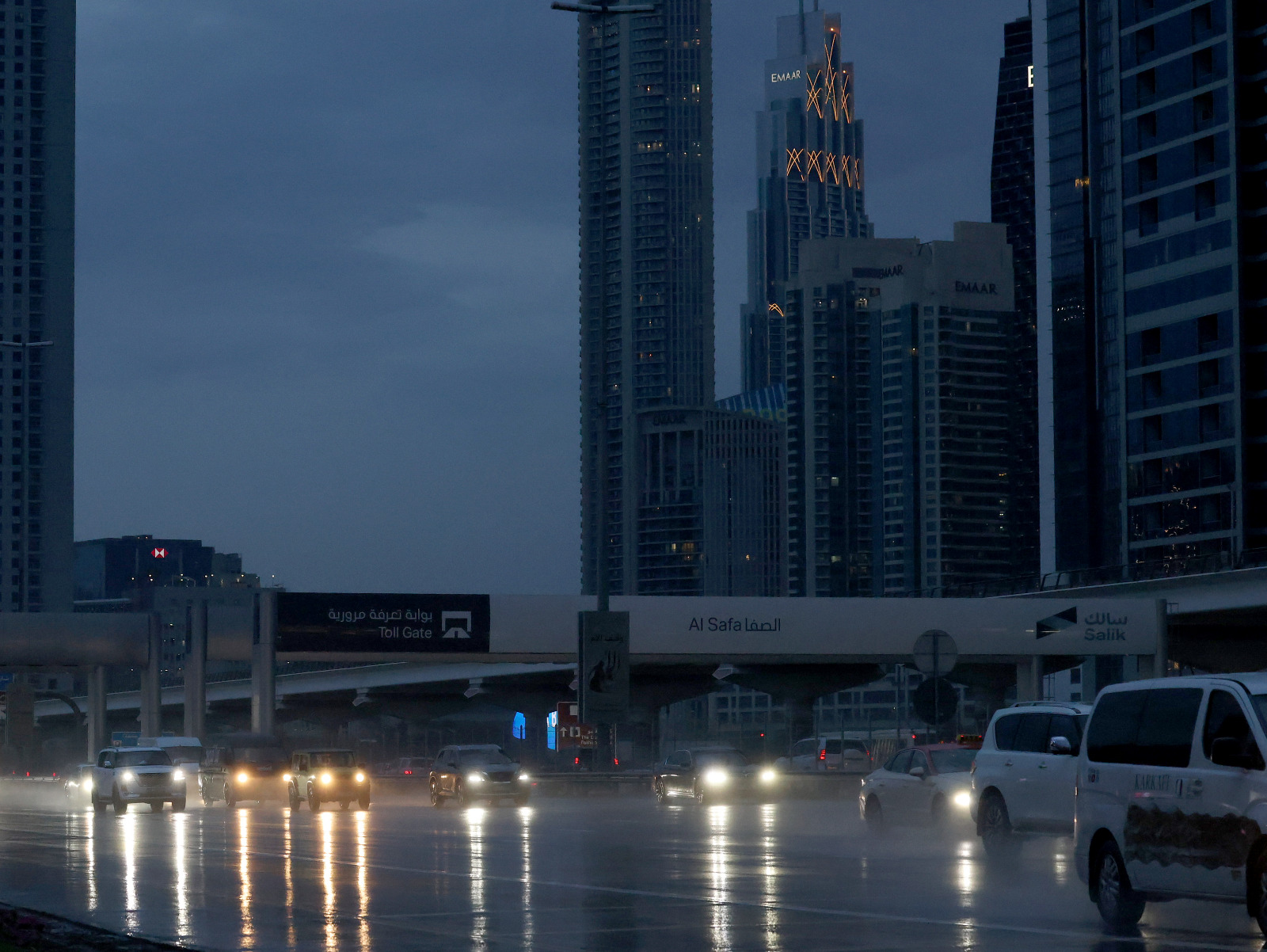 هطول  أمطار الخير على دبي .. (فيديو)