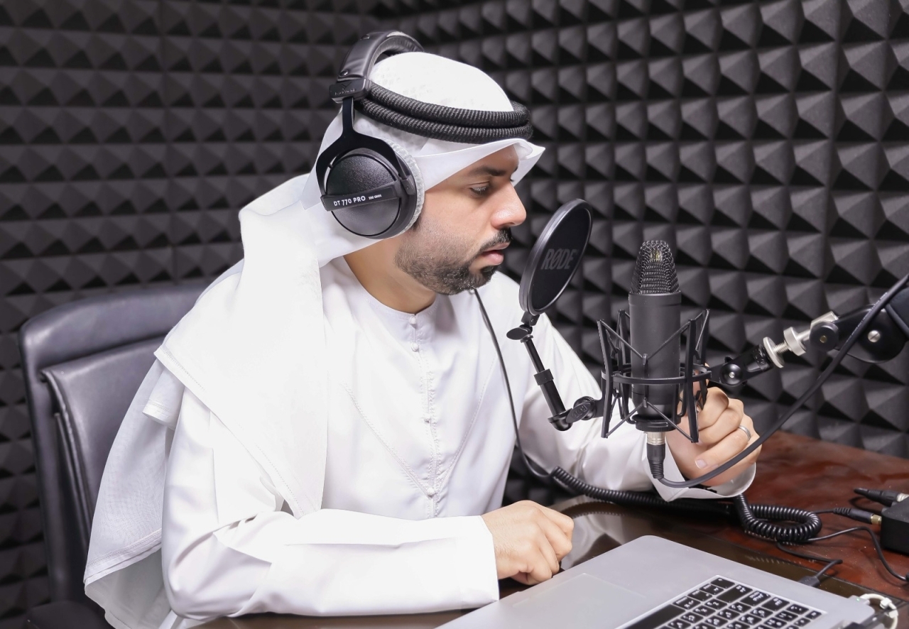 حنيف حسن.. نموذج مضيء لصناعة السعادة بالعطاء
