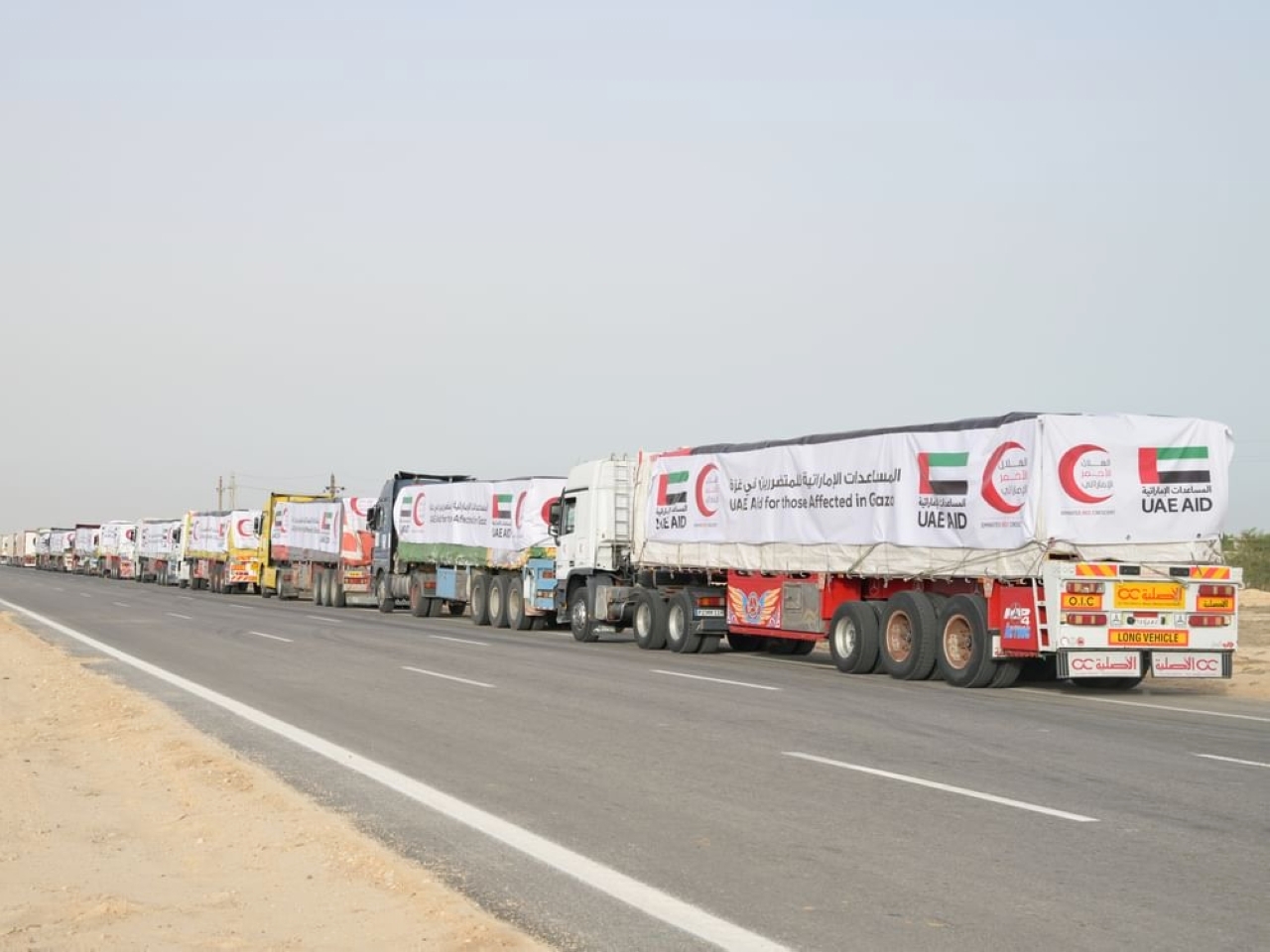 "الإمارات تواصل مساعداتها براً"