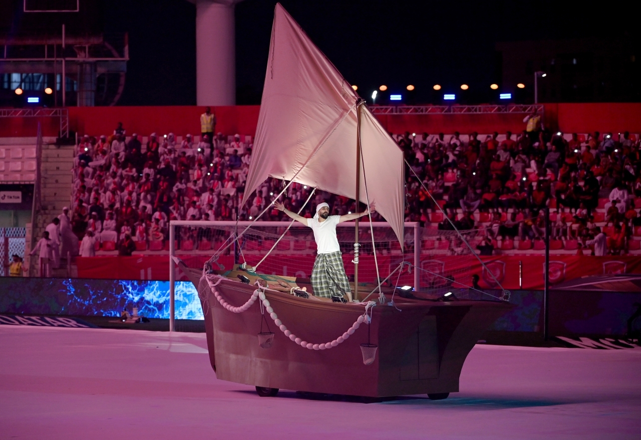 "استعراضات متنوعة قبل المباراة"