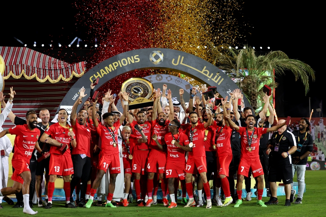 "«الفرسان» يحتفلون بالدرع التاريخي | تصوير : سالم خميس"