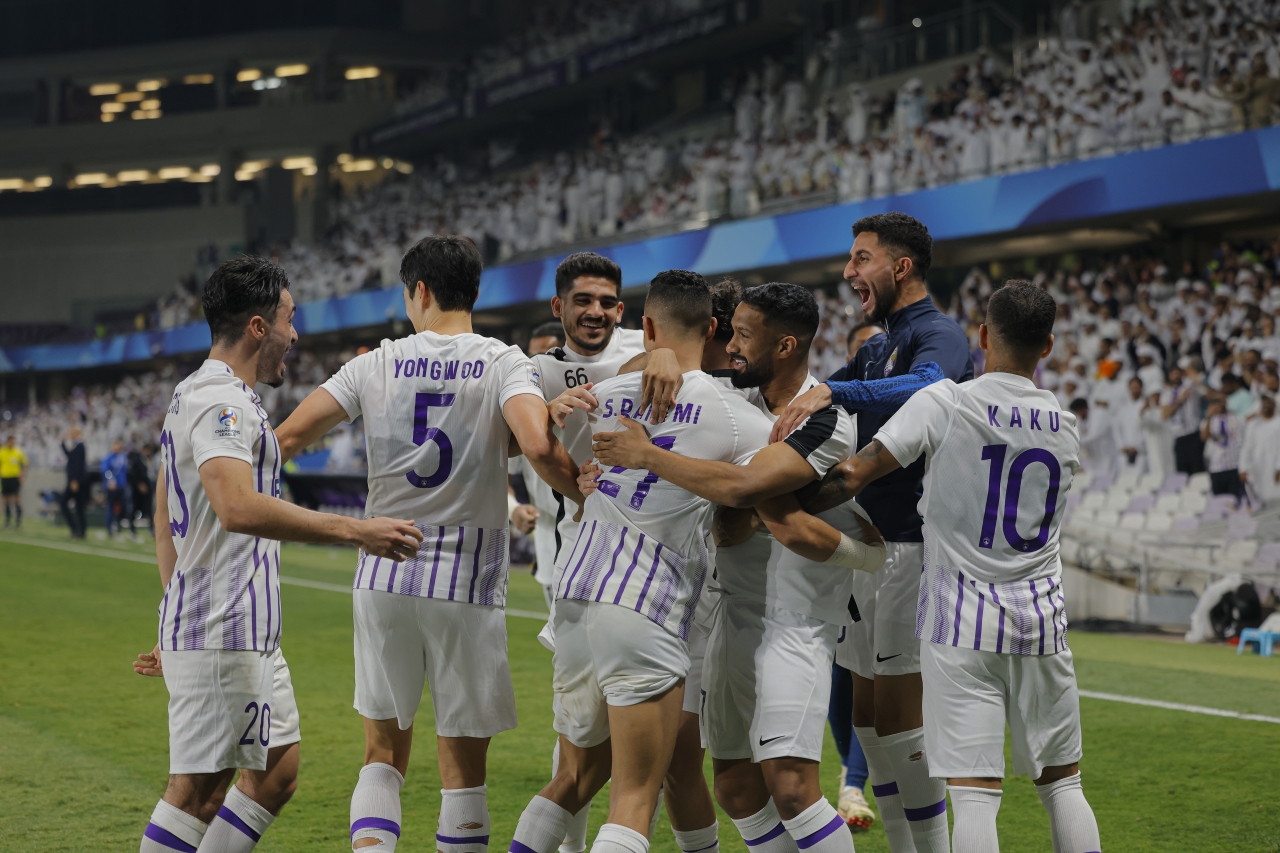 "فرحة لاعبي العين بالفوز الآسيوي الكبير | تصوير: سيف الكعبي"