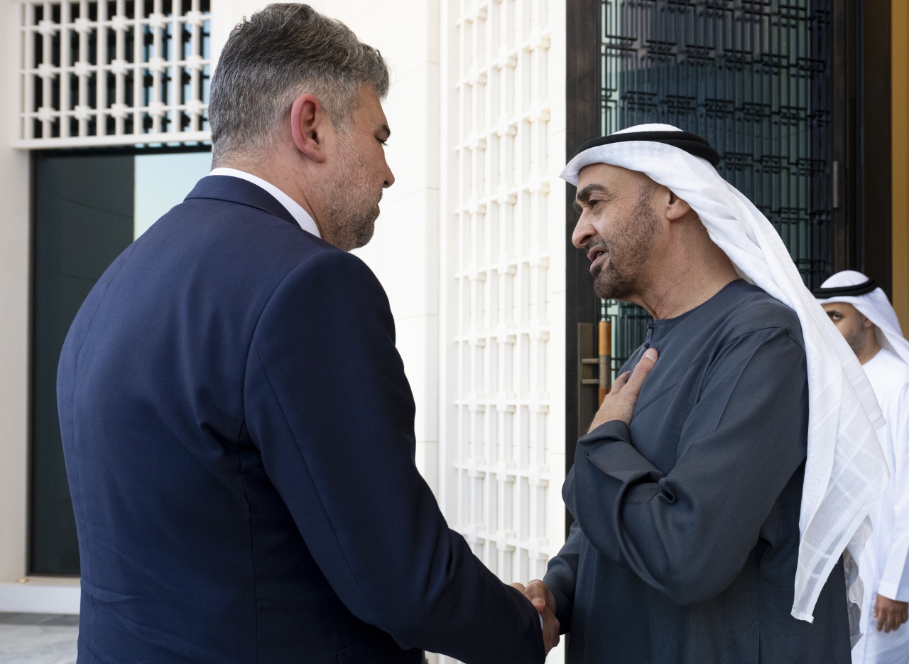 "محمد بن زايد مستقبلاً أيون تشيولاكو"