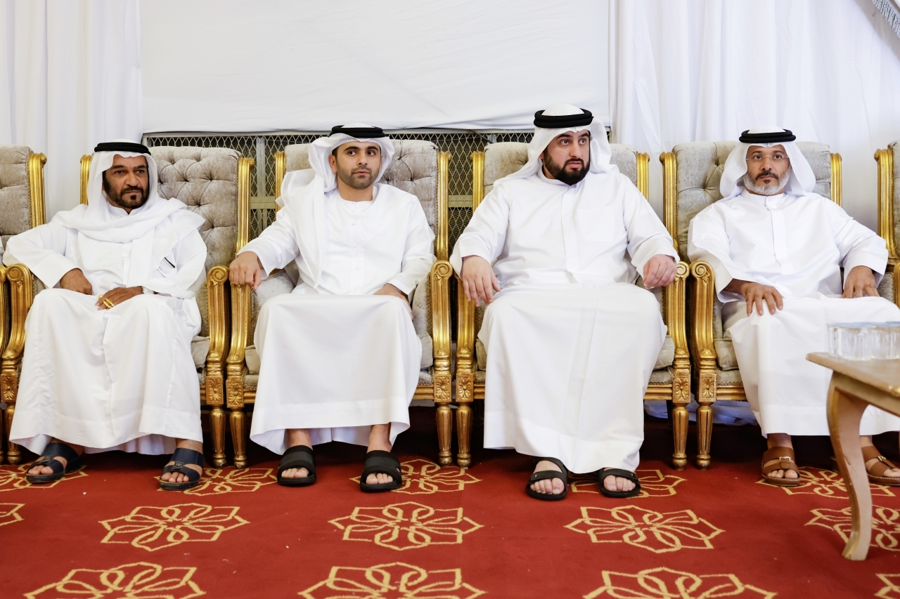"أحمد ومنصور بن محمد أثناء العزاء"