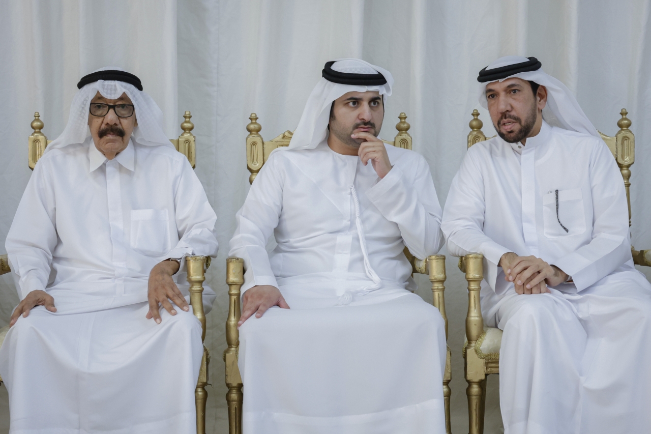 "مكتوم بن محمد معزياً طلال الشنقيطي"