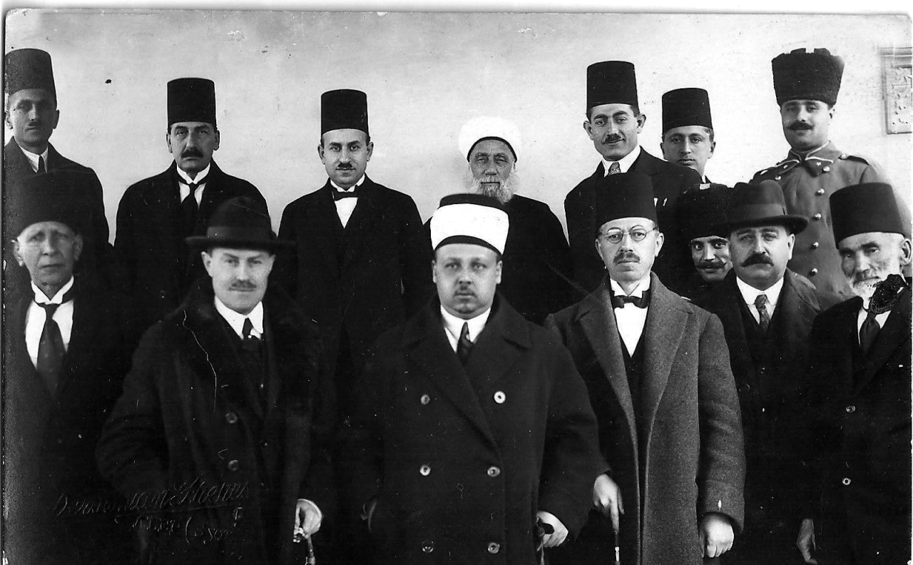 "1941 سلطات الانتداب الفرنسي على سوريا تعين تاج الدين الحسني رئيساً عليها تحت الانتداب"