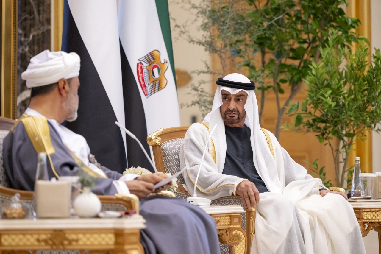 محمد بن زايد: علاقاتنا وعمان تاريخية ولقاءاتنا لأجل رخاء بلدينا وازدهارهما