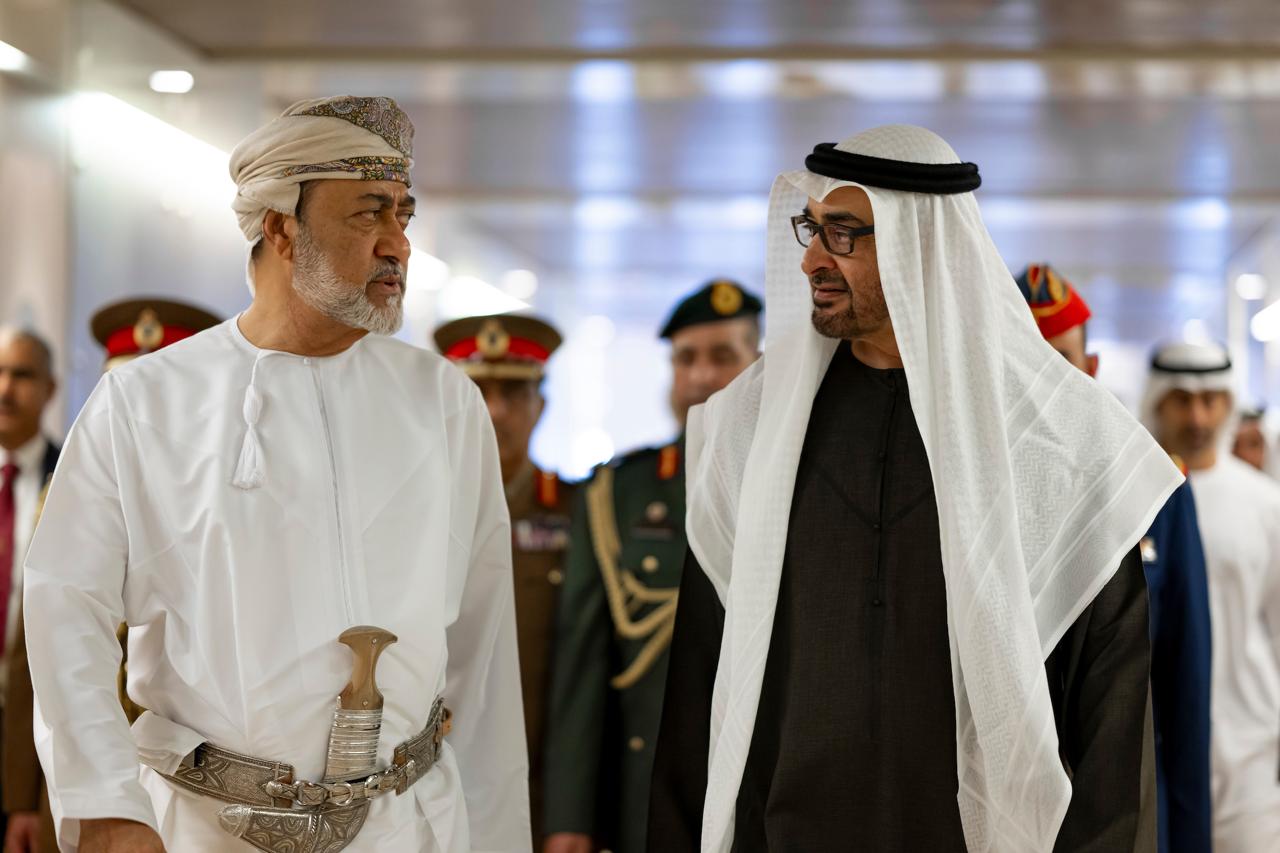 ودعه رئيس الدولة..سلطان عمان يختتم زيارة دولة إلى الإمارات