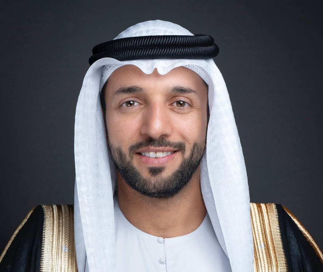 "سلطان النيادي"