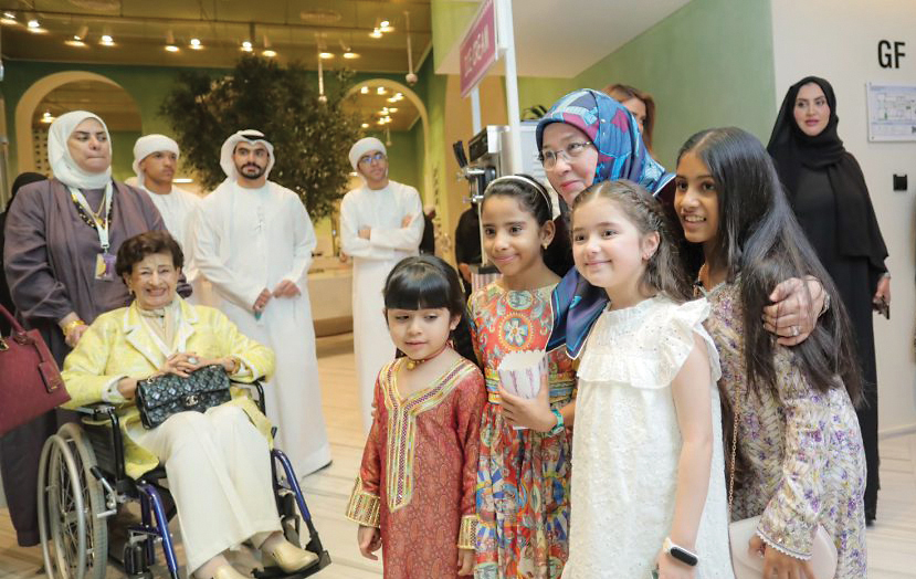 ملكة باهانج وقرقاش يشهدان العرض الأول لفيلم «الأطفال في الإمارات»