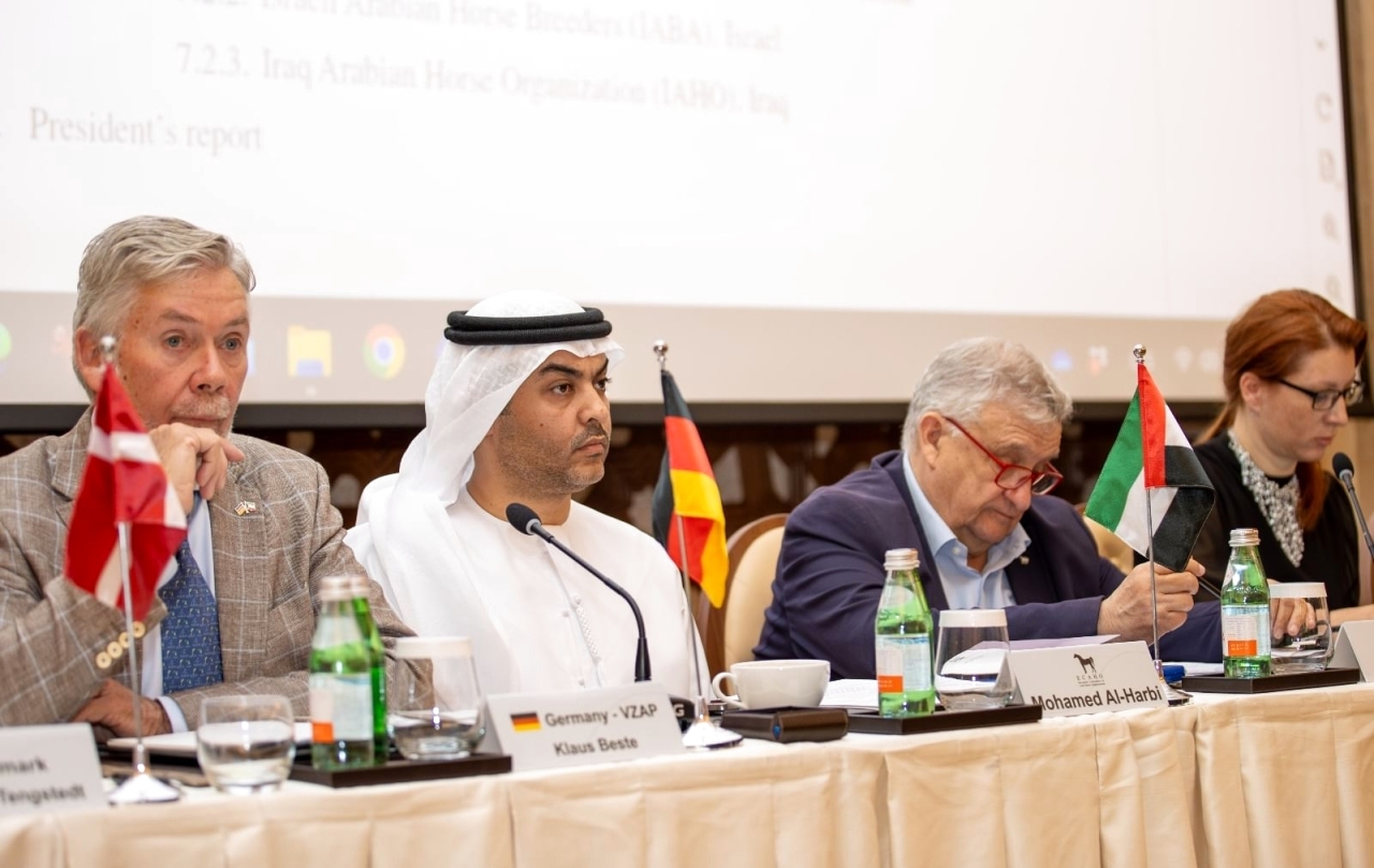 "محمد الحربي خلال الاجتماع - البيان"