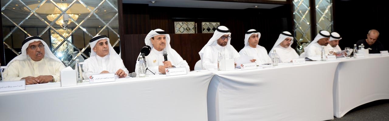 "إسماعيل القرقاوي خلال ترؤسه اجتماع الجمعية العمومية | البيان"