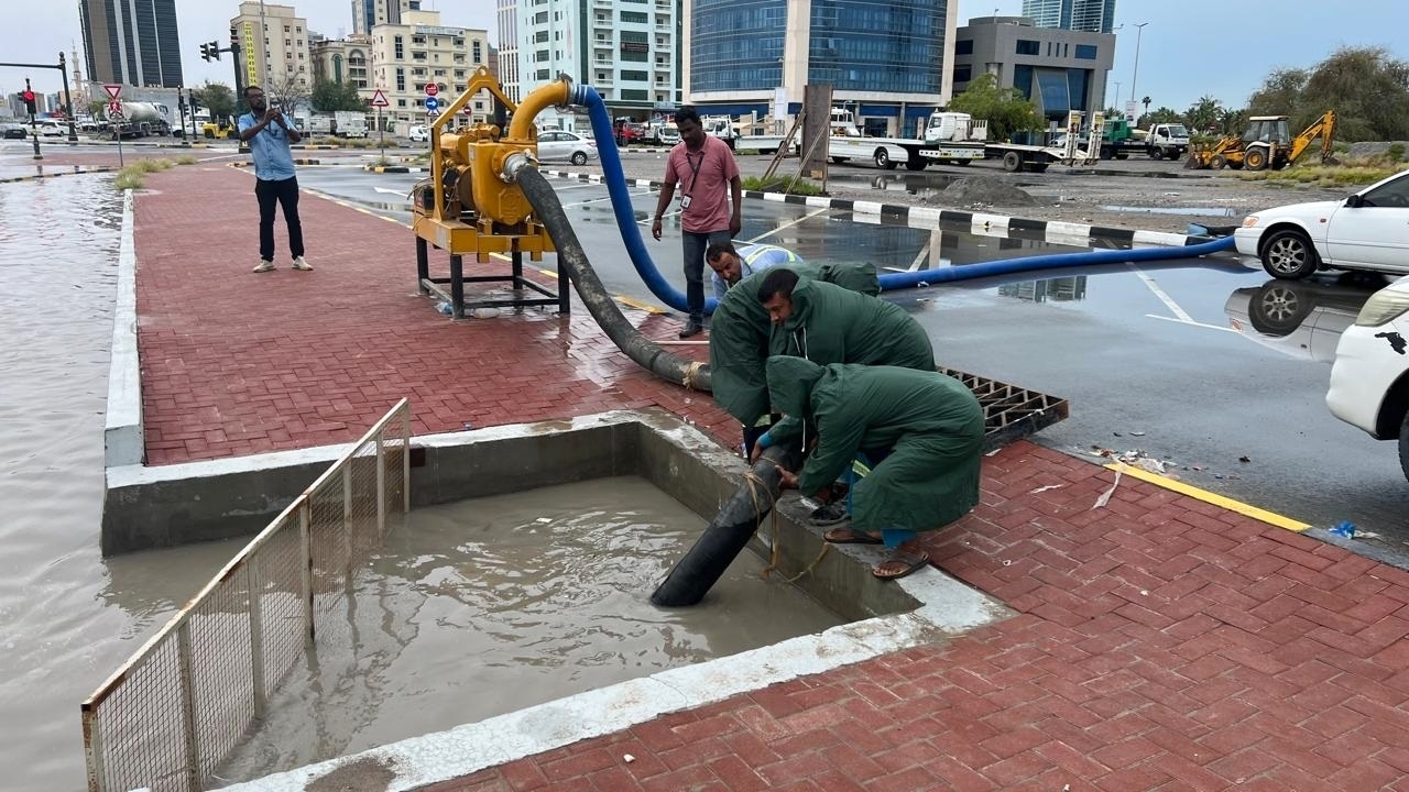 دبي تتجاوز تداعيات الحالة الجوية بكفاءة واستباقية