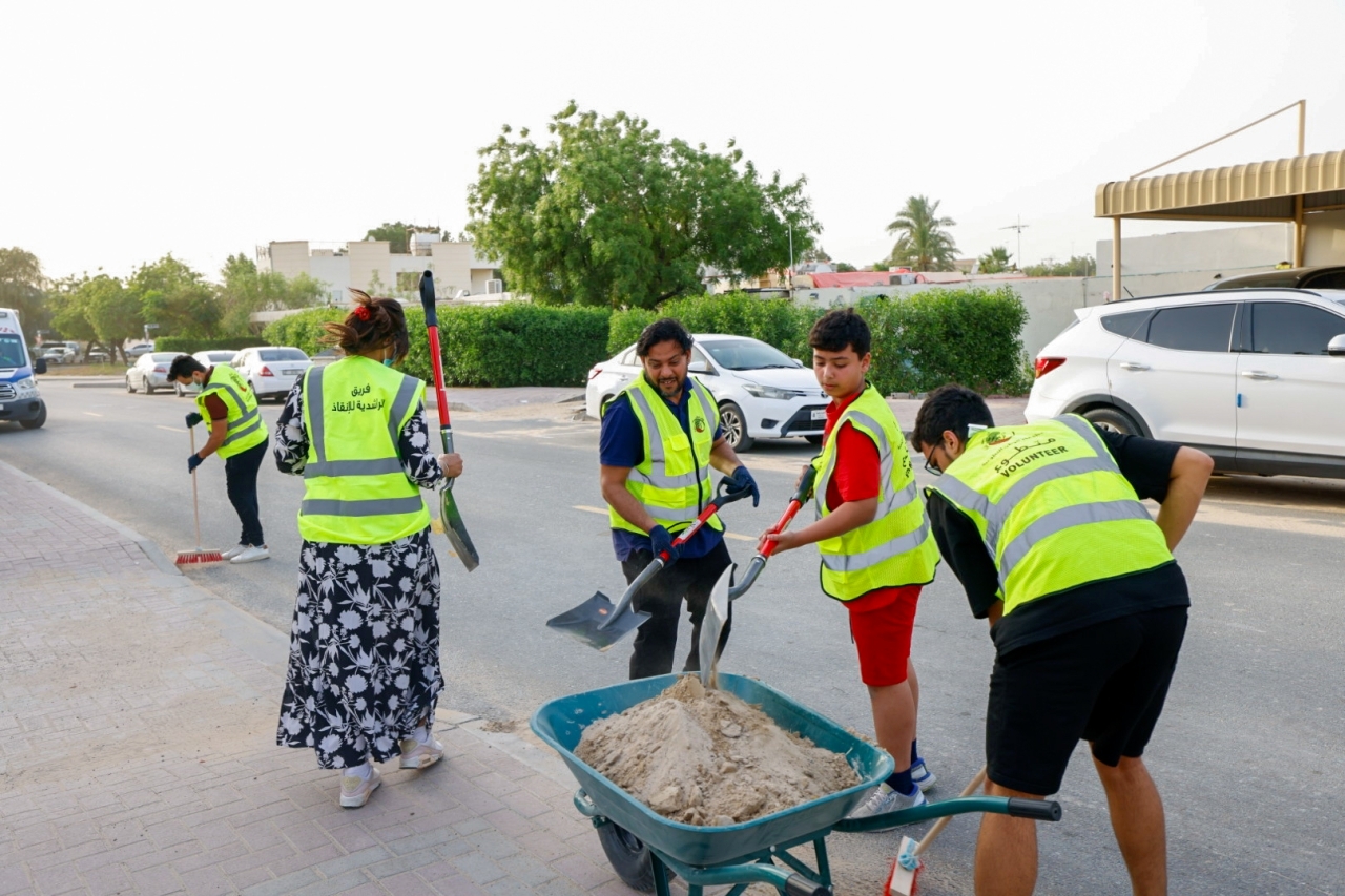 التطوع في مواجهة تداعيات المنخفض الجوي يعكس الروابط الاجتماعية