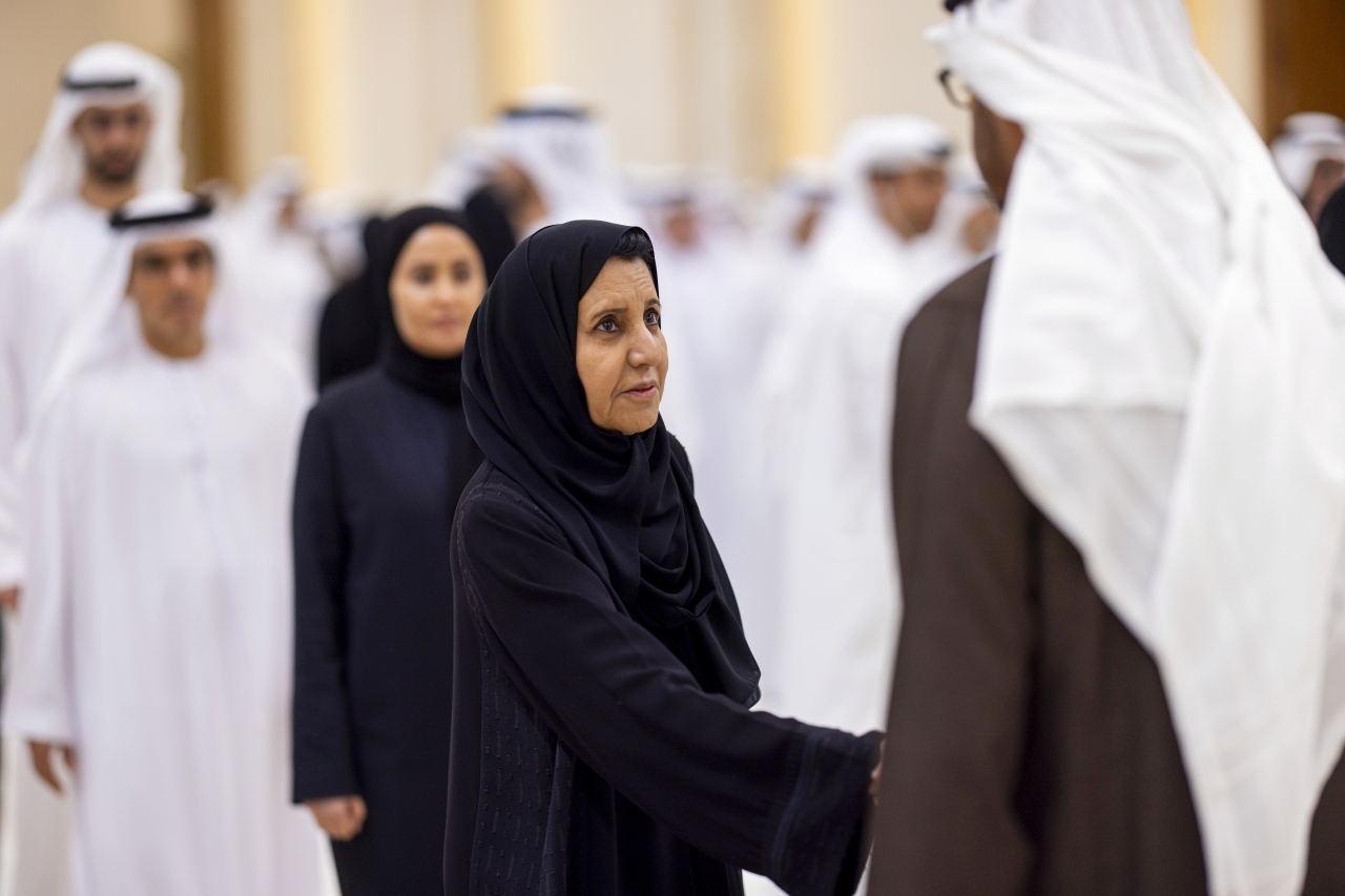 "محمد بن زايد خلال تقبل العزاء من ميثاء الشامسي"