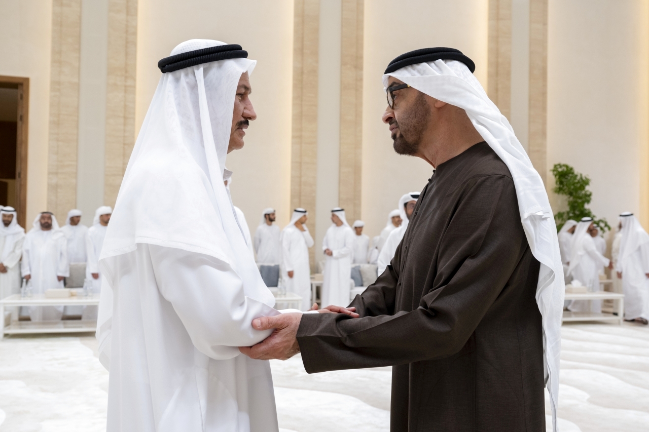 "سموه متقبلاً تعازي حسين سجواني"