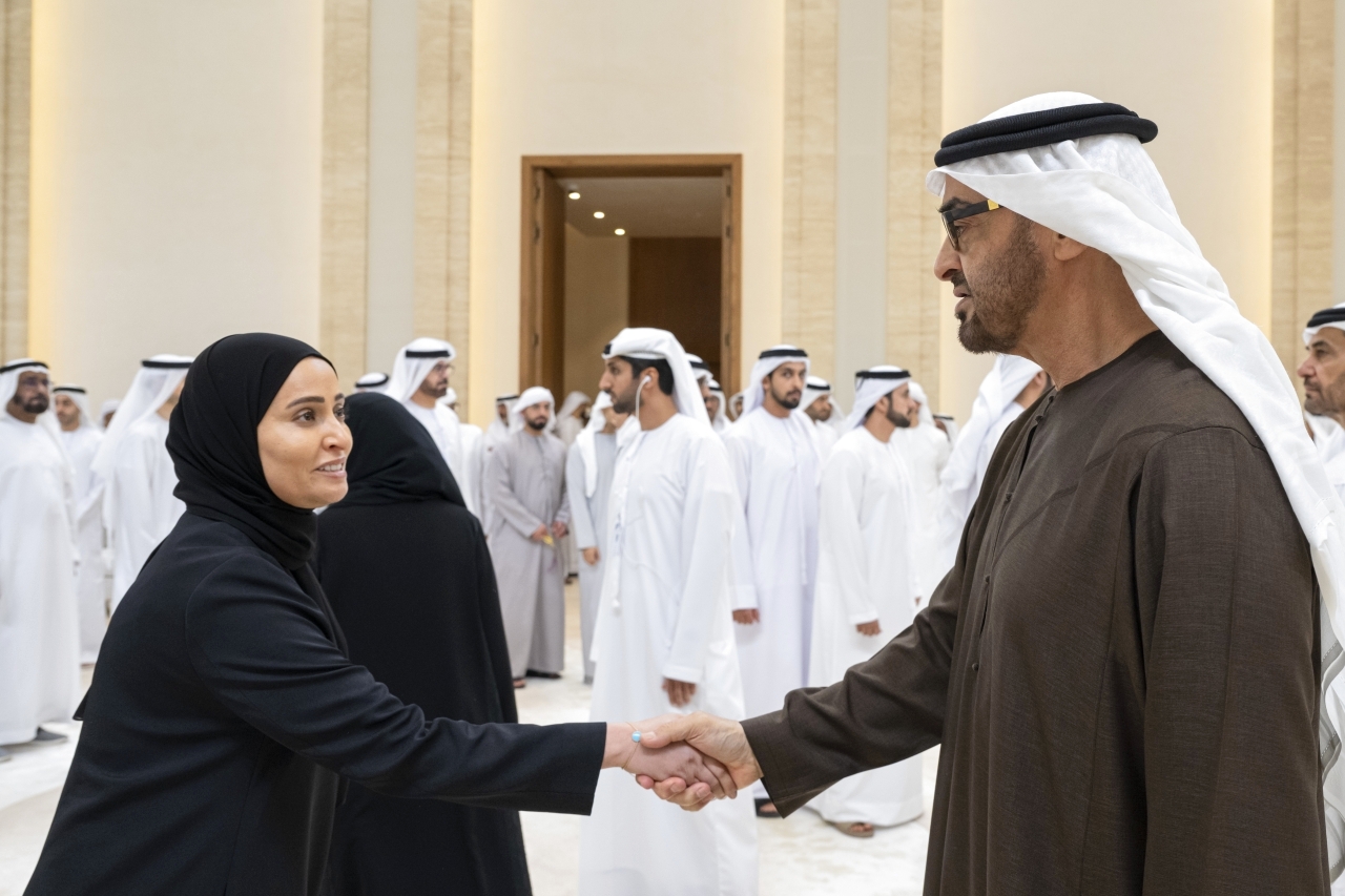 "ويتقبل تعازي عهود الرومي"
