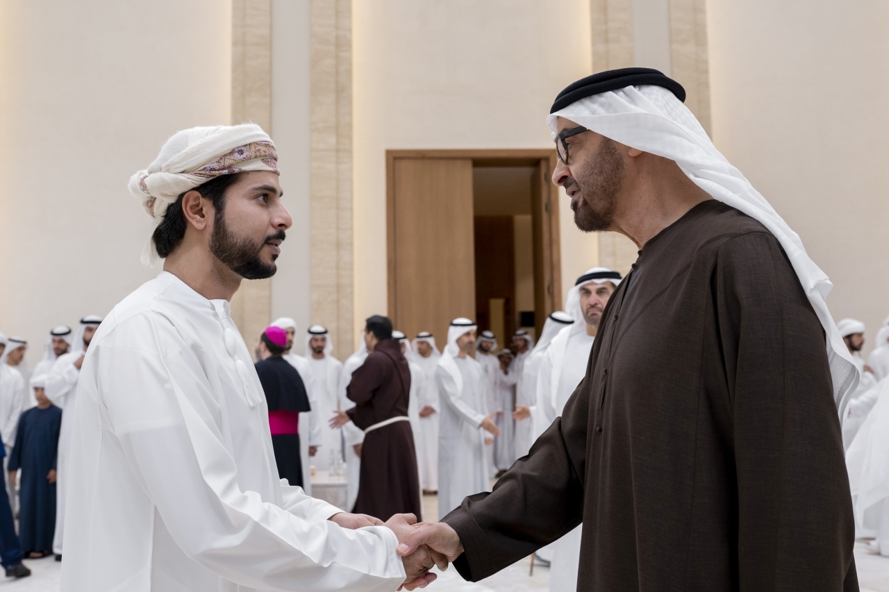 "سموه متقبلاً العزاء"