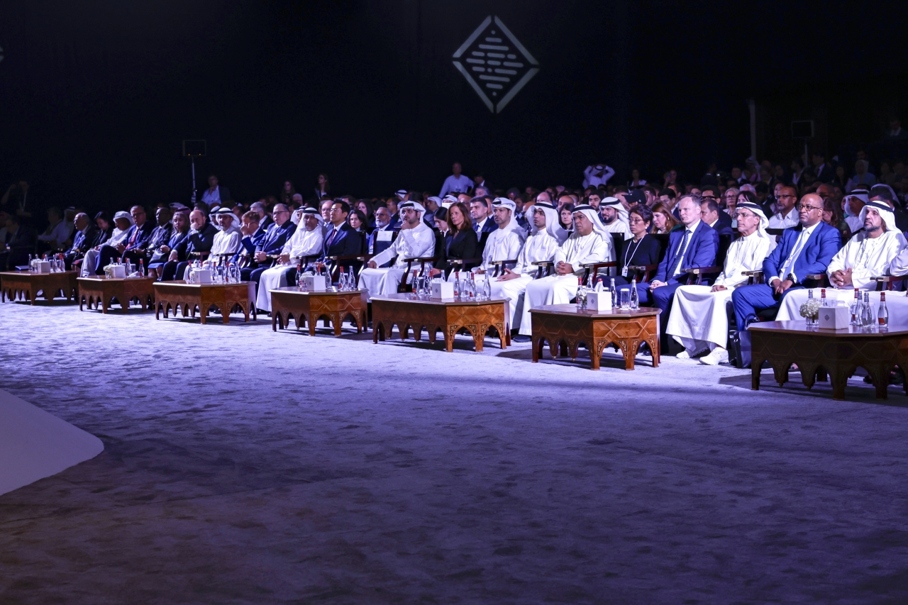 "مكتوم بن محمد خلال افتتاح قمة دبي للتكنولوجيا المالية بحضور عبدالرحمن آل صالح وعارف أميري ومحمد البلوشي وحامد علي وعبدالله بن كلبان وأدينا فريدمان وعدد كبير من المسؤولين والخبراء | تصوير : خليفة اليوسف"