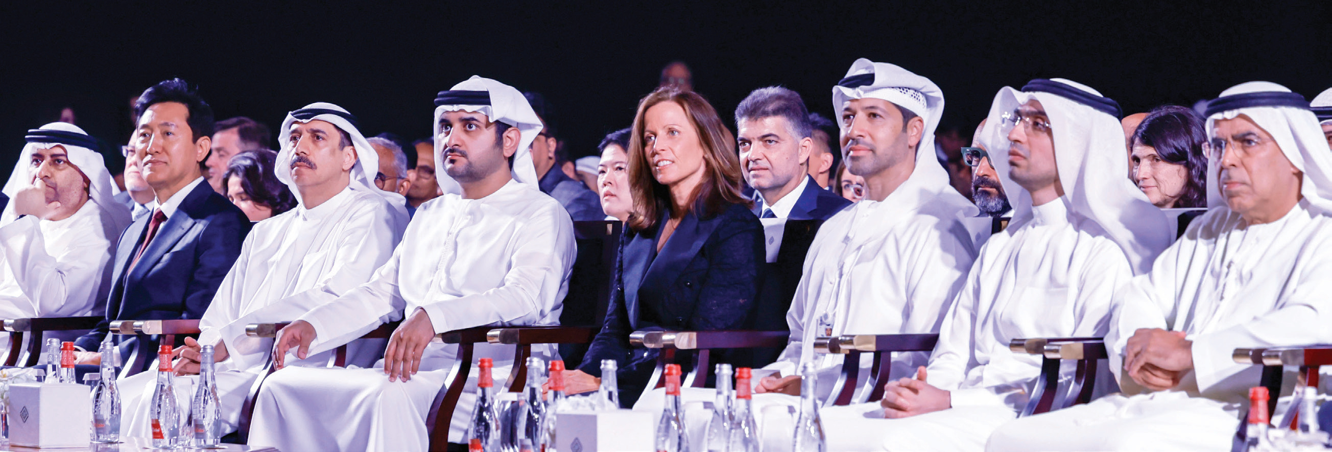 "مكتوم بن محمد خلال افتتاح قمة دبي للتكنولوجيا المالية بحضور عيسى كاظم وعارف أميري ومحمد البلوشي وعبدالله بن كلبان ورئيسة مجلس إدارة بورصة «ناسداك » | تصوير: خليفة اليوسف"