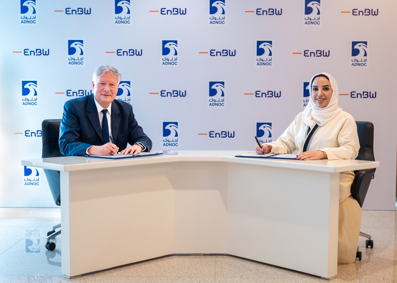 «أدنوك» توقع اتفاقية مع شركة ألمانية لتوريد الغاز المسال من مشروع الرويس