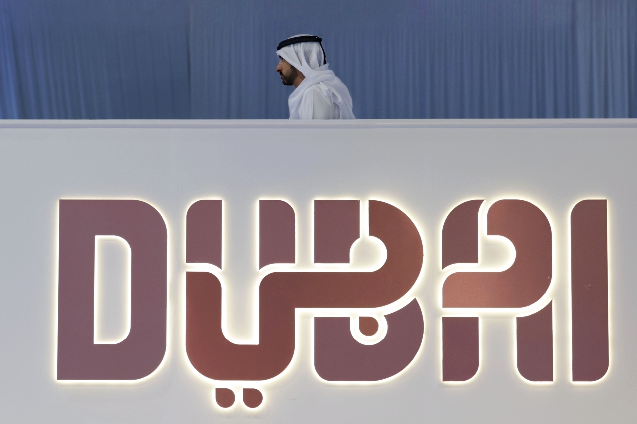 "سموه خلال جولته في المعرض"