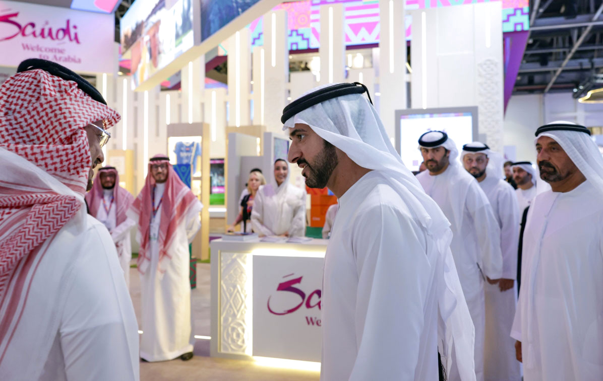 "سموه يتفقد الجناح السعودي في المعرض بحضور أحمد بن سعيد"
