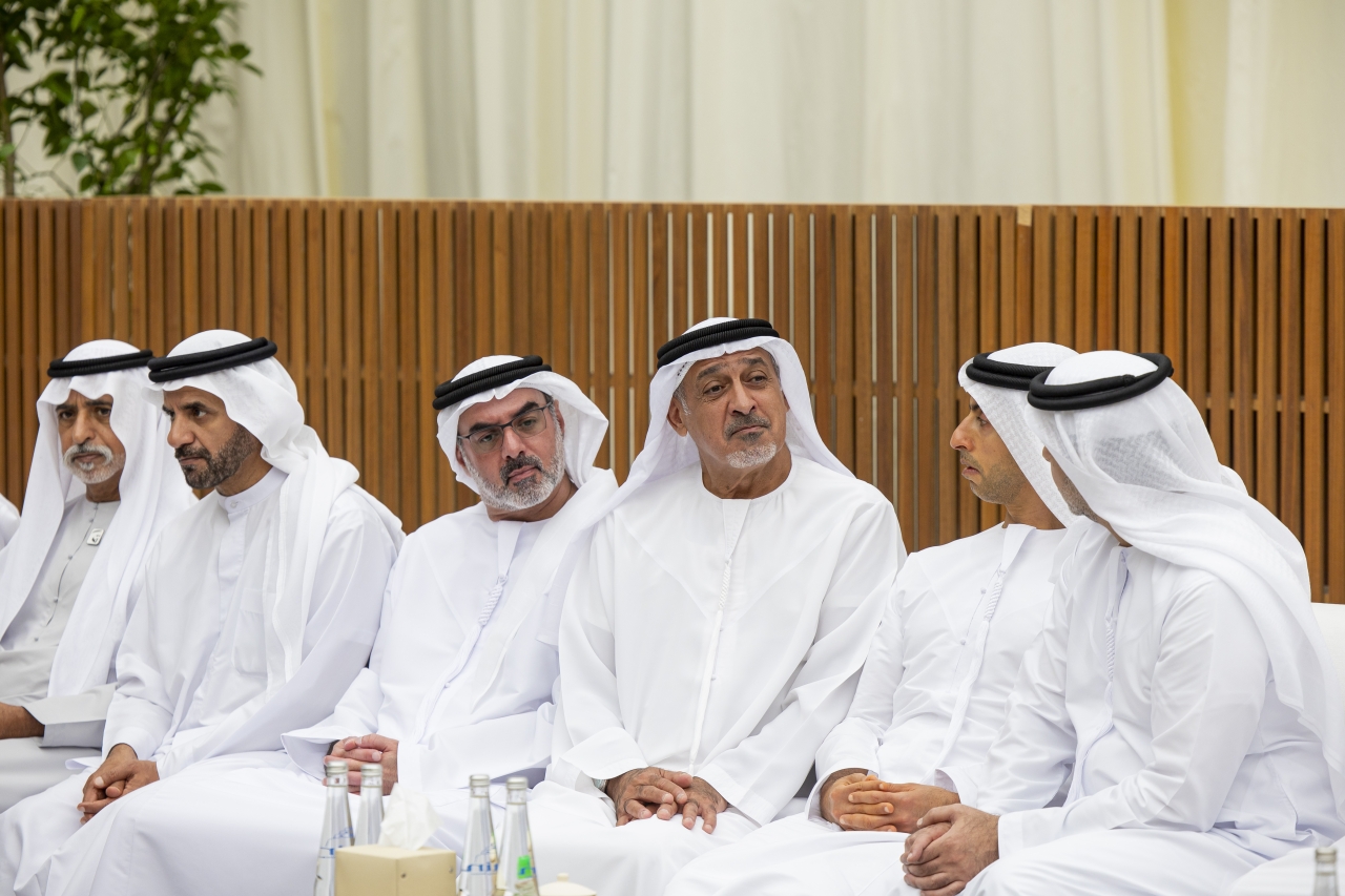 "خالد بن زايد وسلطان ومحمد بن خليفة ونهيان بن مبارك وأحمد بن سيف"