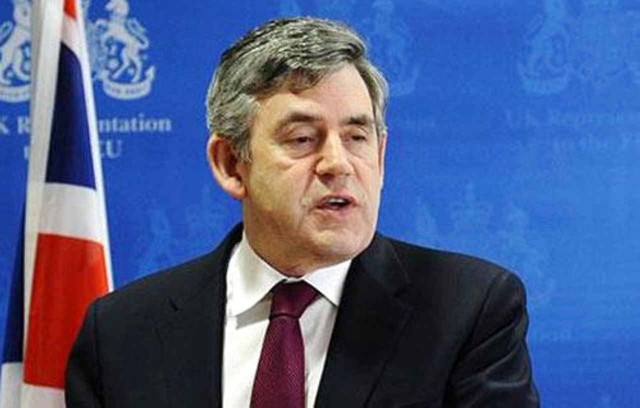 "2010 استقالة رئيس الوزراء البريطاني جوردون براون من منصبه."