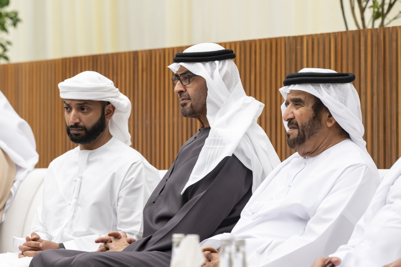 "محمد بن زايد وسيف بن محمد وخالد بن سلطان بن زايد"