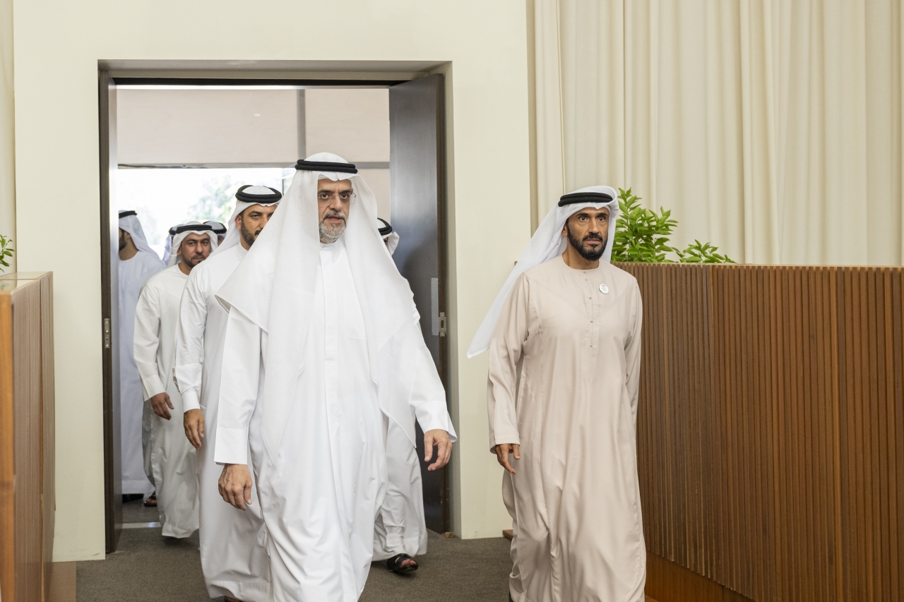 "سلطان بن محمد بن سلطان وسلطان بن أحمد ونهيان بن زايد خلال العزاء"