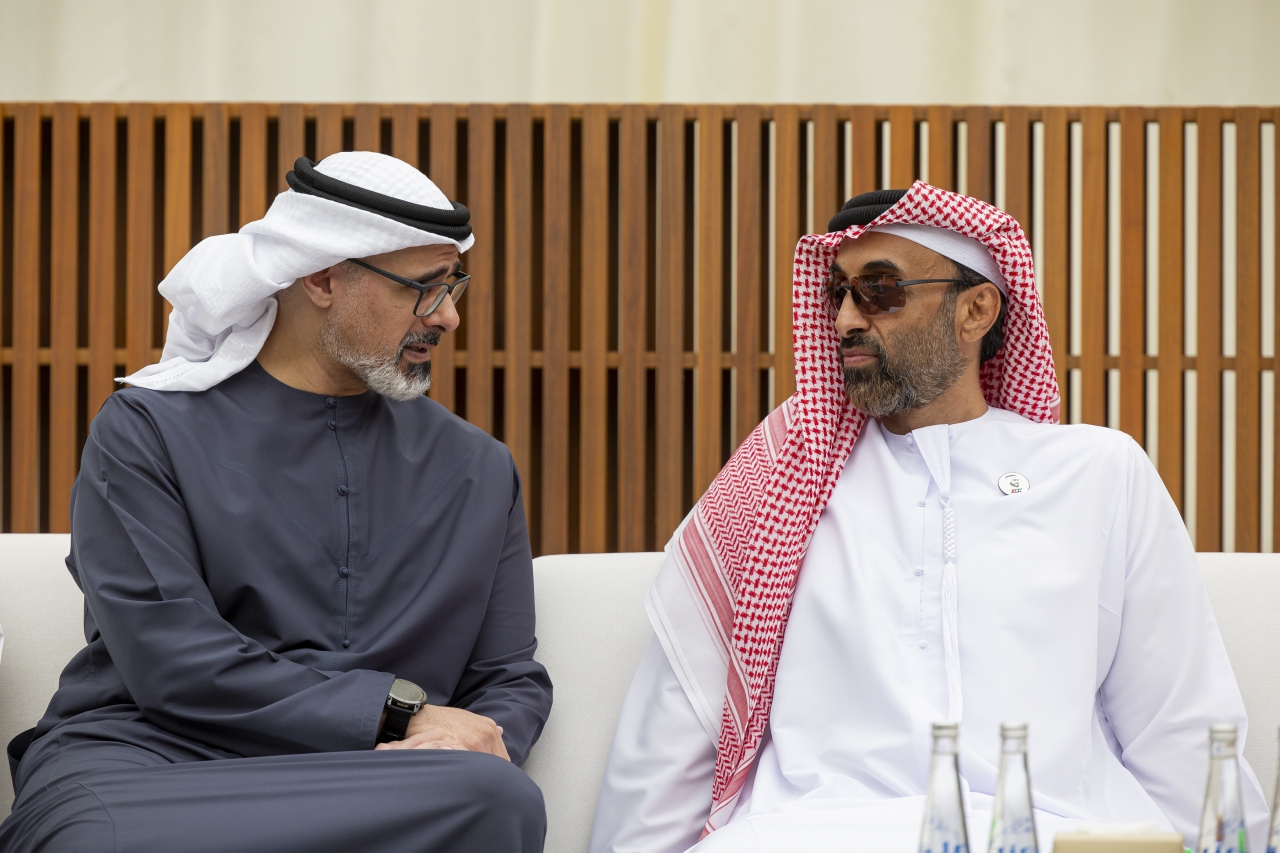 "خالد بن محمد وطحنون بن زايد"
