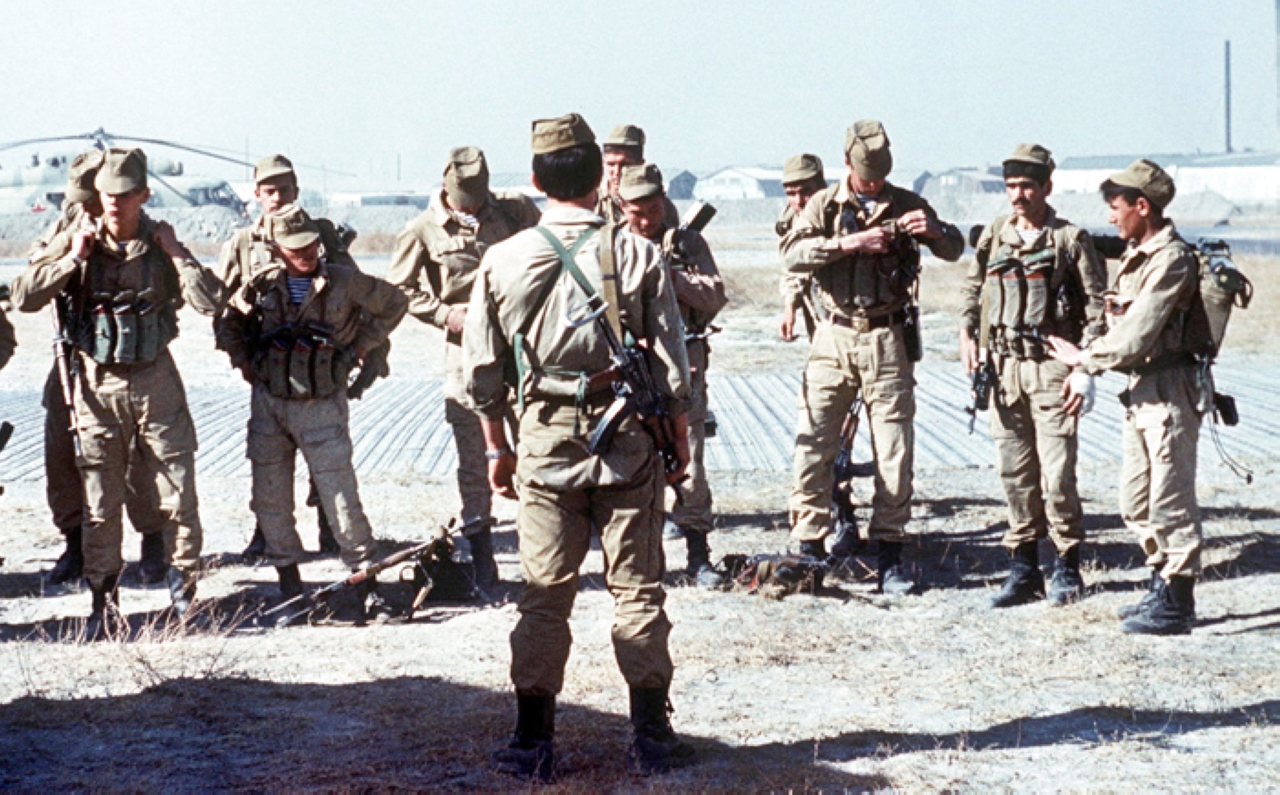 "1988 الجيش السوفيتي يبدأ انسحابه من أفغانستان بعد 9 سنوات من غزوها."