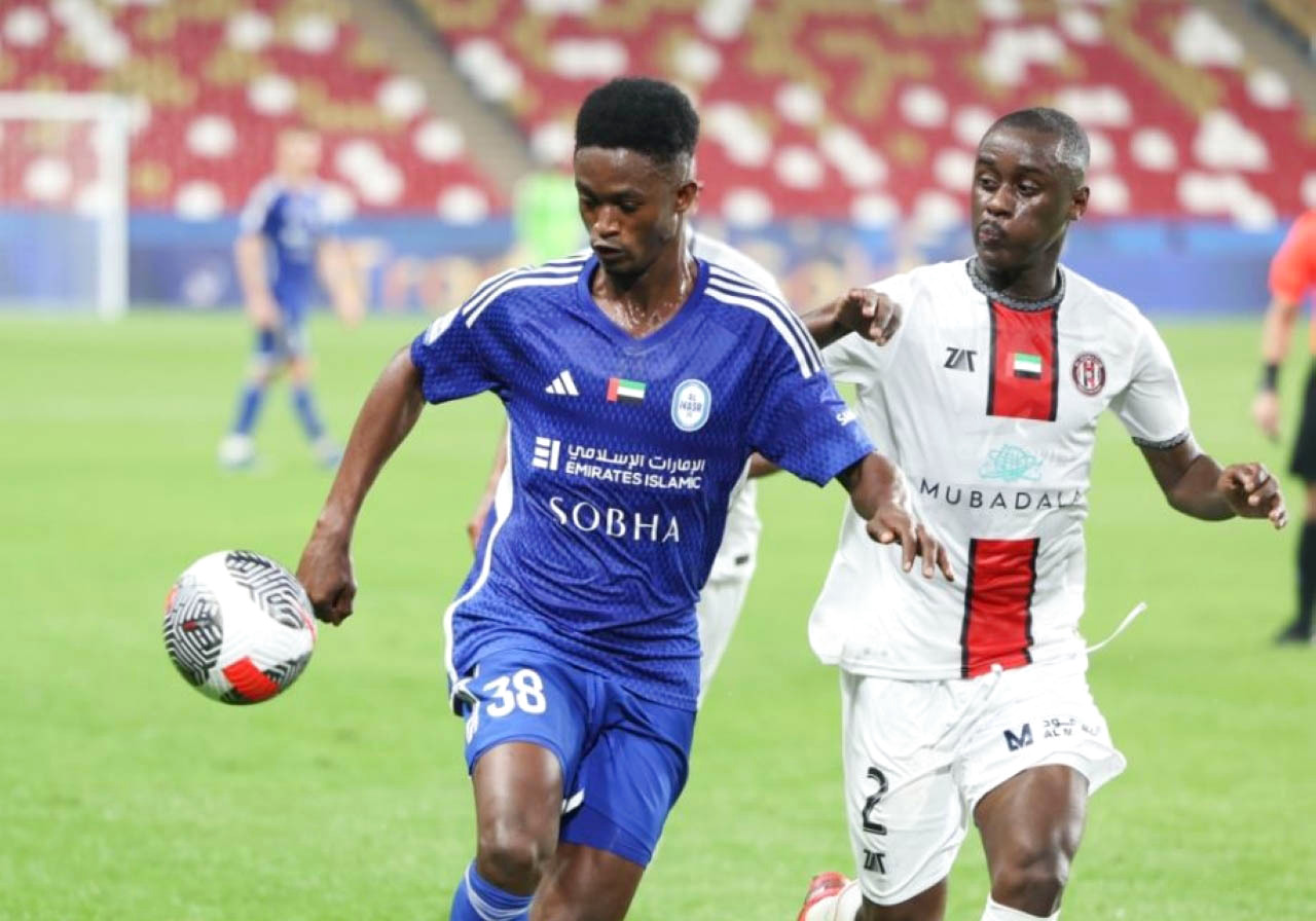 "السنغالي موسى نداي لاعب النصر خلال مباراة الجزيرة - البيان"