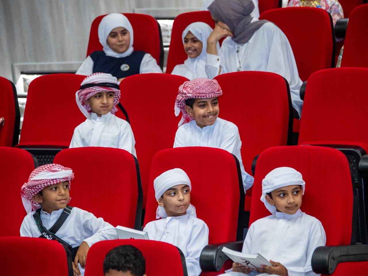 "مشاركون في التصفيات"