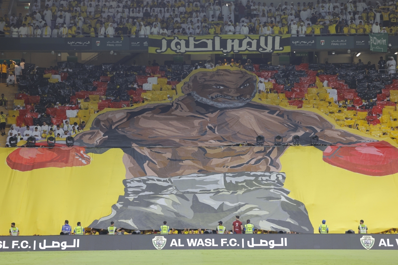 "«تيفو» جمهور الوصل يخطف الأنظار"