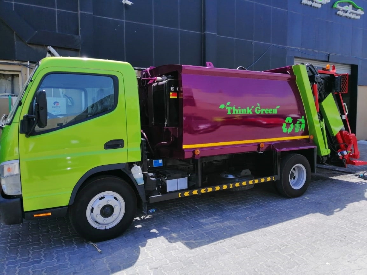 "شاحنات البرنامج تنشر التوعية بإعادة التدوير | من المصدر"